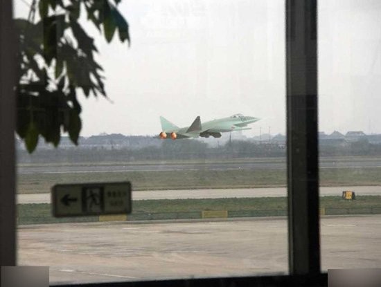 Máy bay ném bom chiến thuật J-17 Trung Quốc do dân mạng tuyên truyền